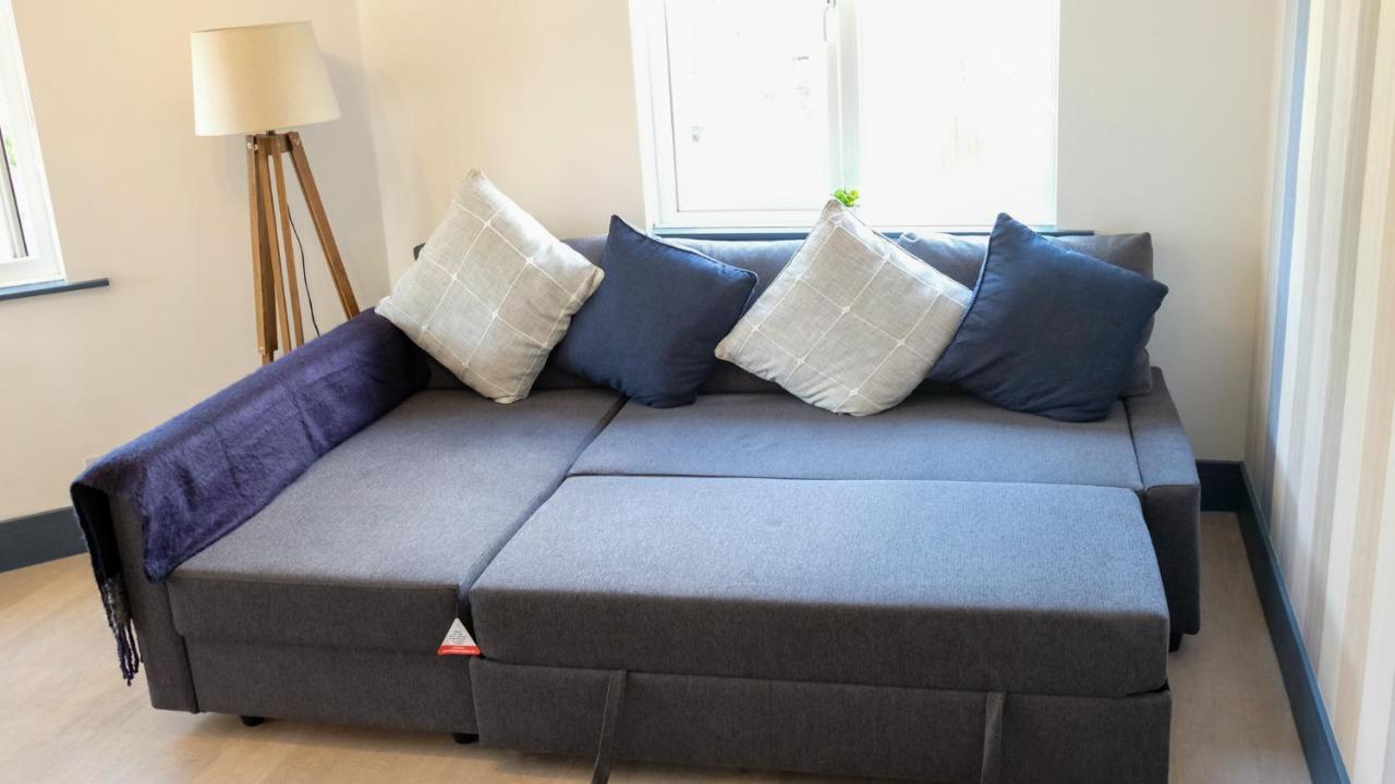 Intimate Entire Flat 9-Min Walk To Boscombe Beach Борнмут Экстерьер фото