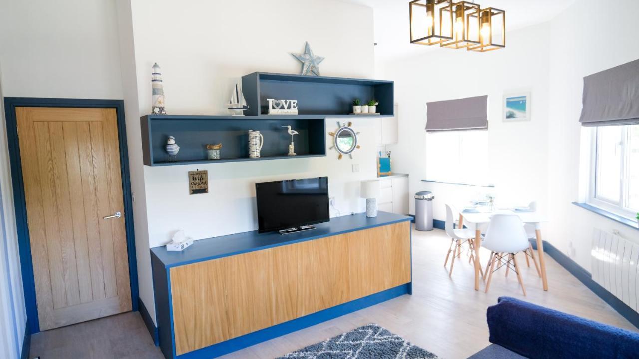 Intimate Entire Flat 9-Min Walk To Boscombe Beach Борнмут Экстерьер фото
