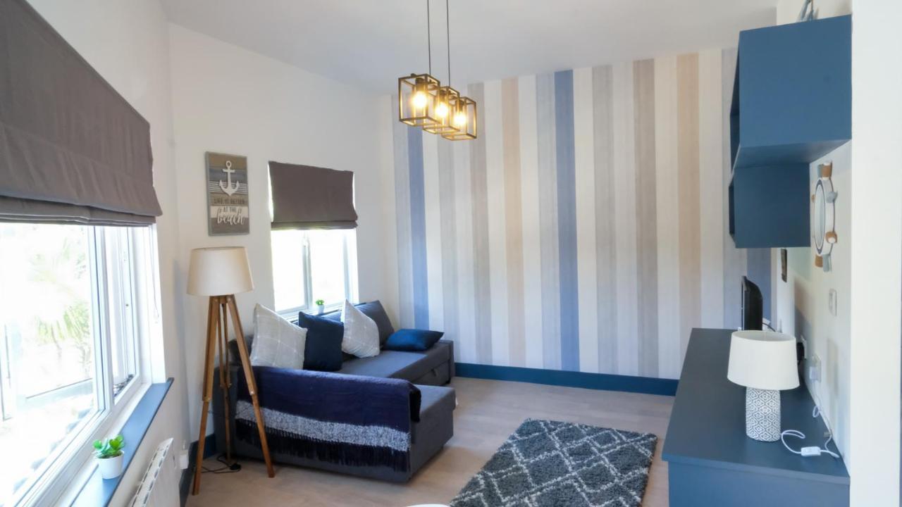Intimate Entire Flat 9-Min Walk To Boscombe Beach Борнмут Экстерьер фото